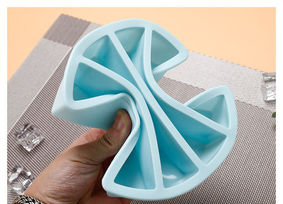 Molticolore 4 griglie Ice Cube Trays Stampi con materiale di silicone alimentare 17*14.3*3.6cm