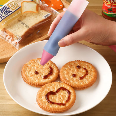 Decora senza sforzo torte e dolci con questa penna di silicone da 14,5*2,3 cm