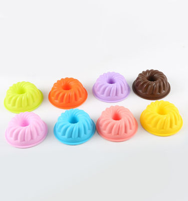 Stampi di pentole di ciambelle in silicone non appiccicoso ideali per la cottura e immagazzinati in varie forme
