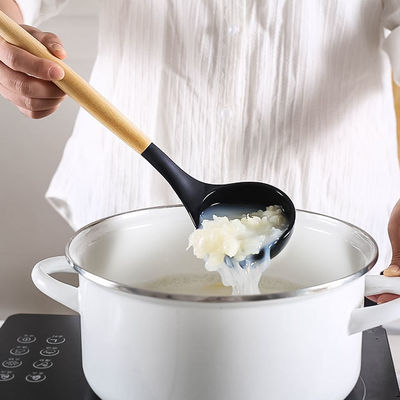 24 pezzi di manico di legno antiaderente di silicone Kitchen Gadget Set con opzioni personalizzate